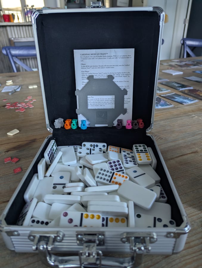 Mexican Train/Dominoes